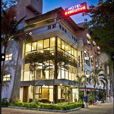 سورات Hotel Executive المظهر الخارجي الصورة