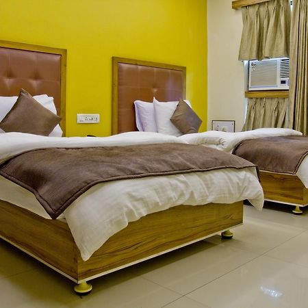 سورات Hotel Executive المظهر الخارجي الصورة