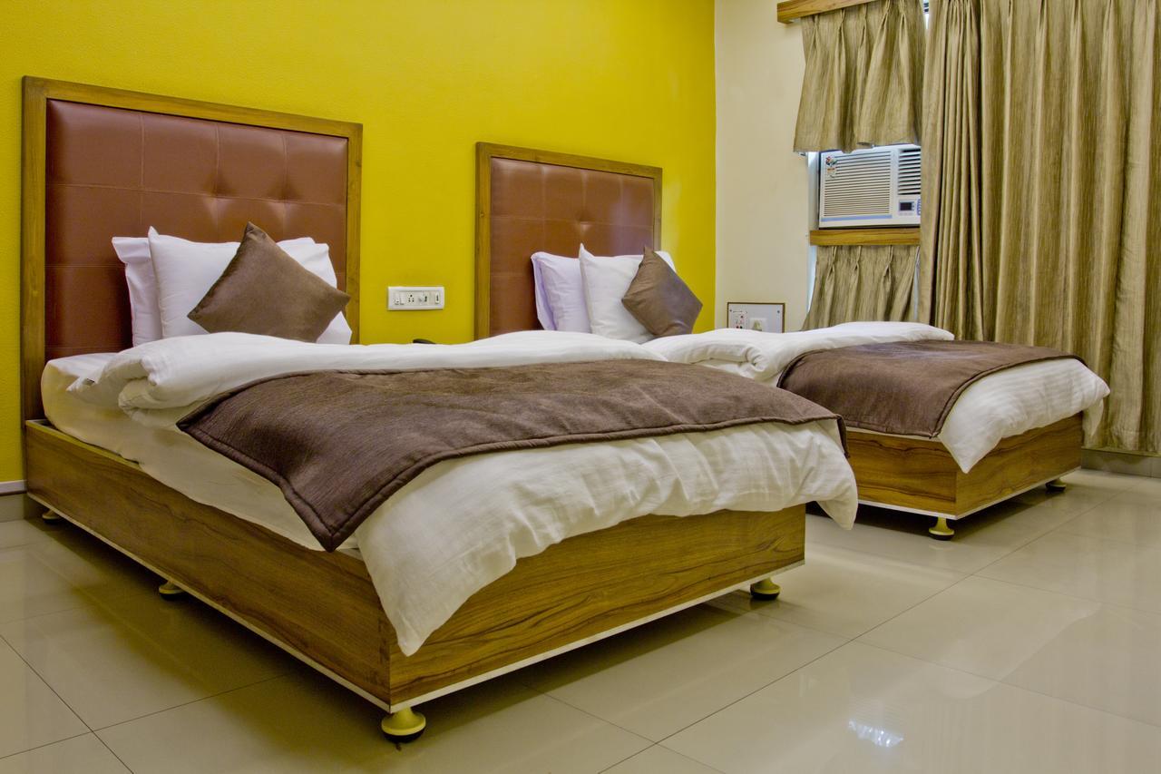 سورات Hotel Executive المظهر الخارجي الصورة