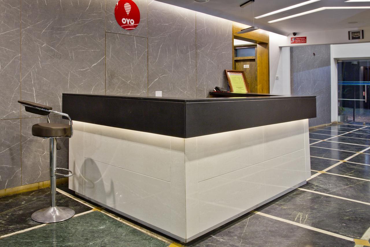 سورات Hotel Executive المظهر الخارجي الصورة