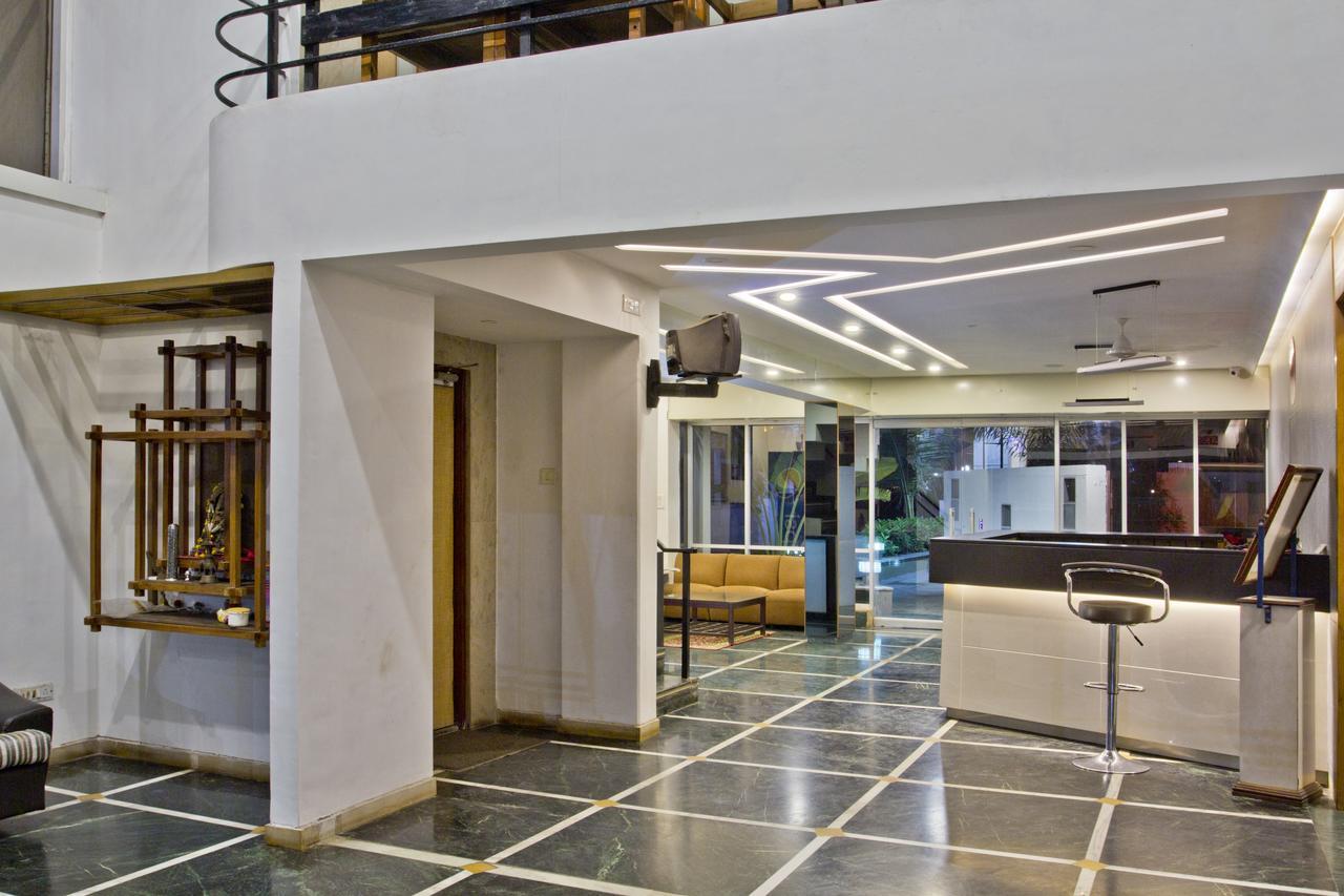 سورات Hotel Executive المظهر الخارجي الصورة