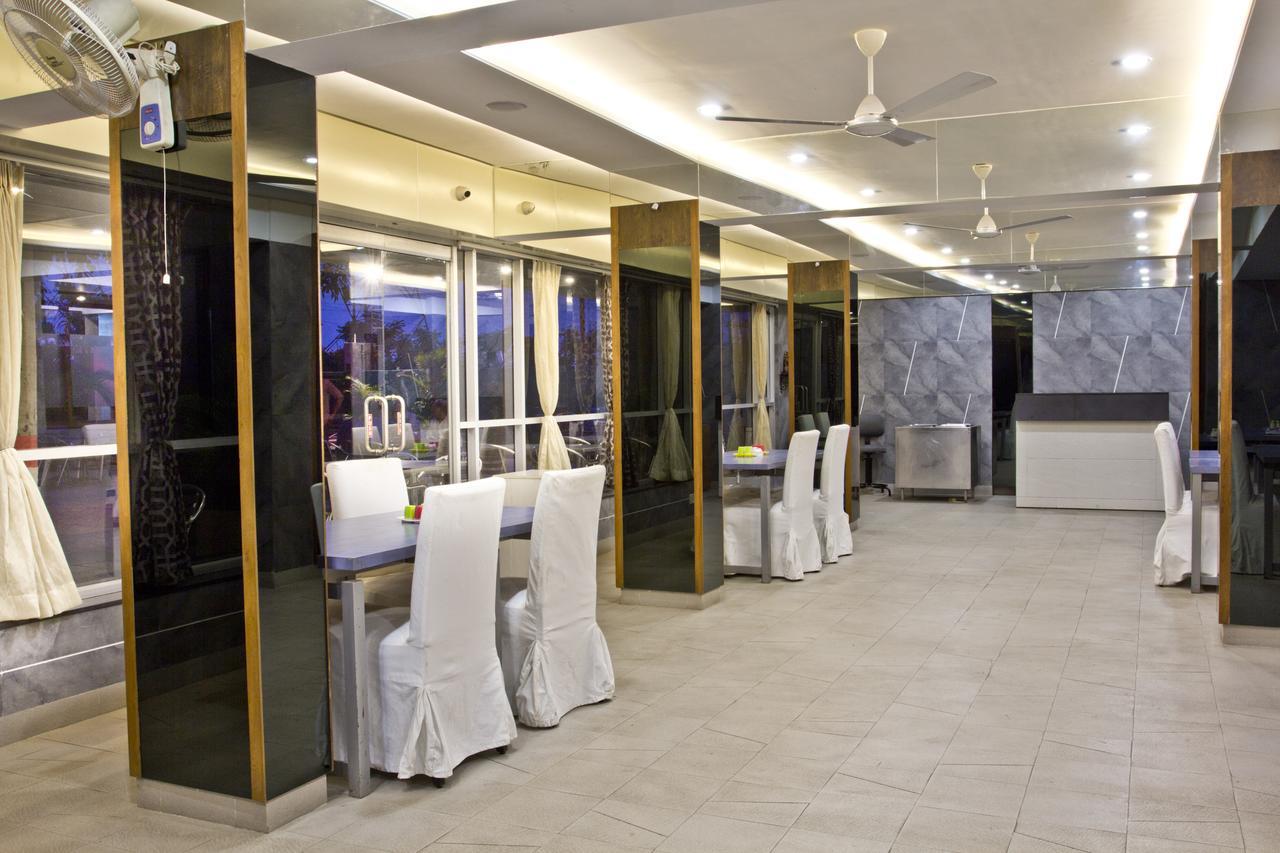 سورات Hotel Executive المظهر الخارجي الصورة